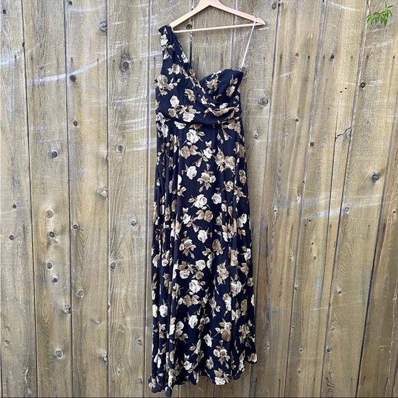 Black and Tan Floral Chiffon One-Shoulder Maxi Dress 🌿 - Picture 7 of 10